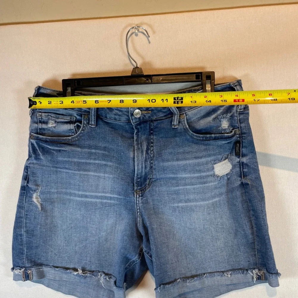 Silver Jeans Co Sure Thing‎ Long Shorts Medium Wash Distressed Denim W32 L6.5